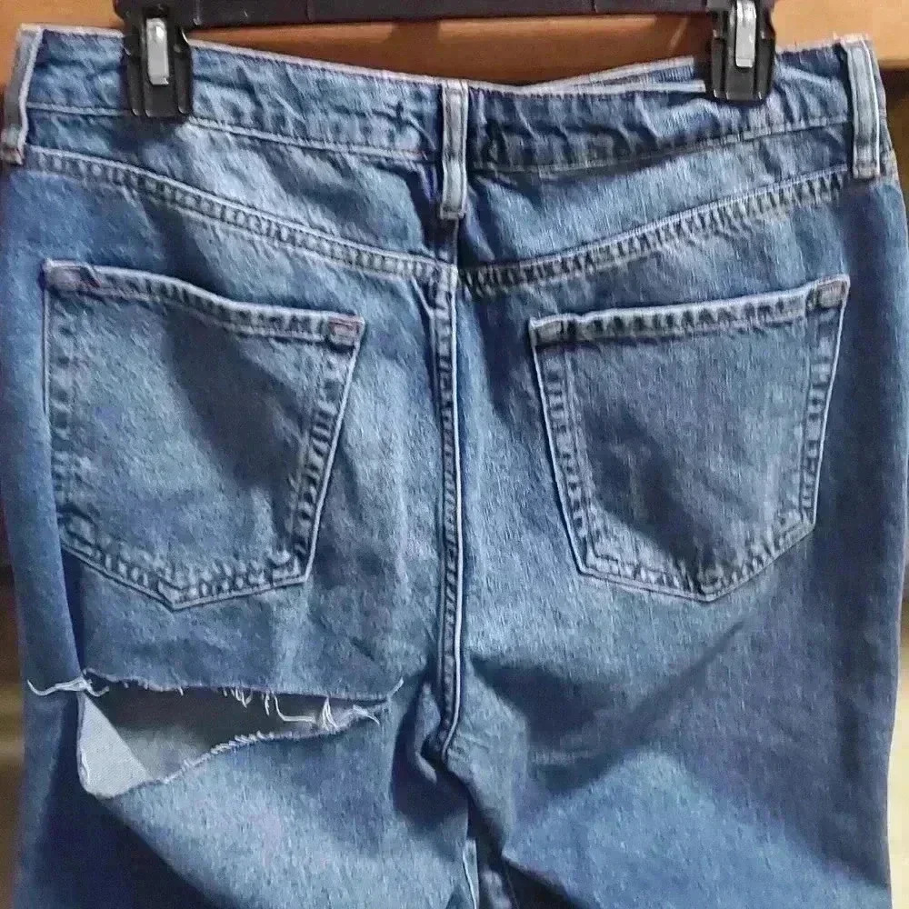 ☆☆☆F21 ripped jeans - Picture 4 of 11